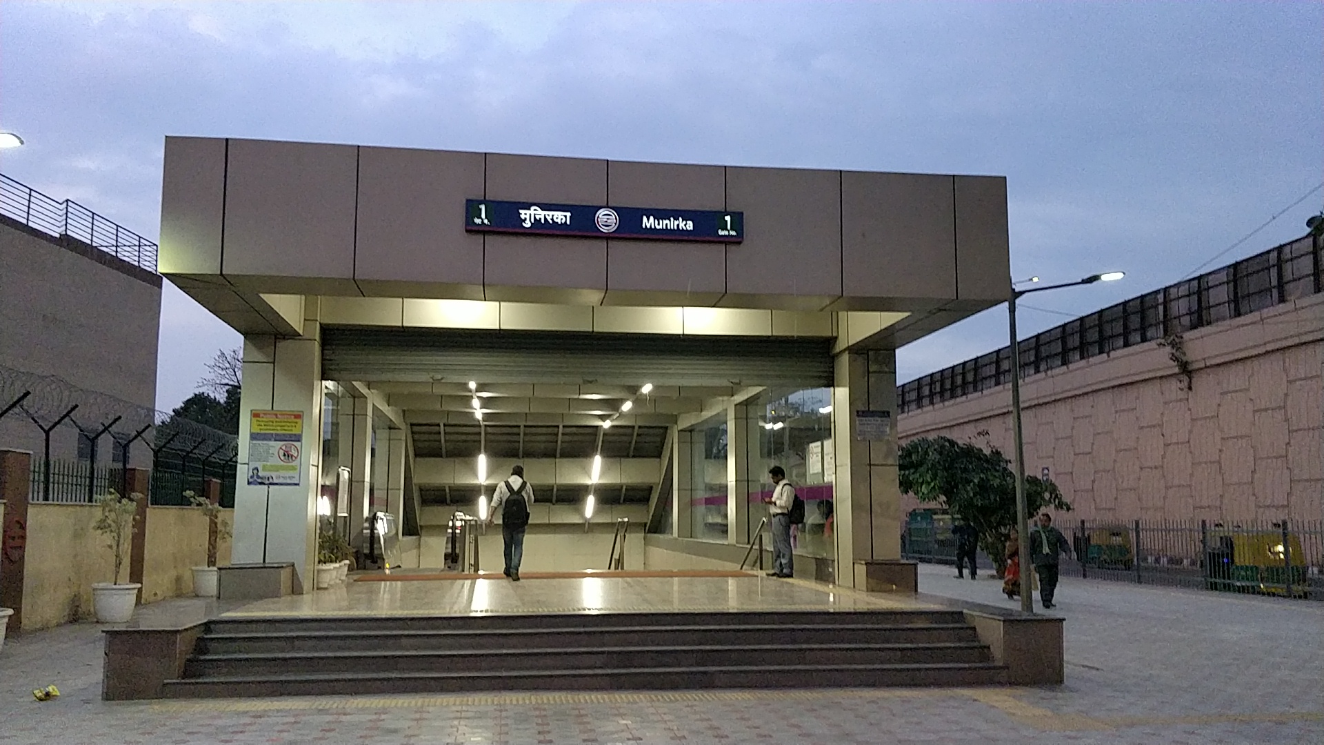 munirka metro station gate no 3