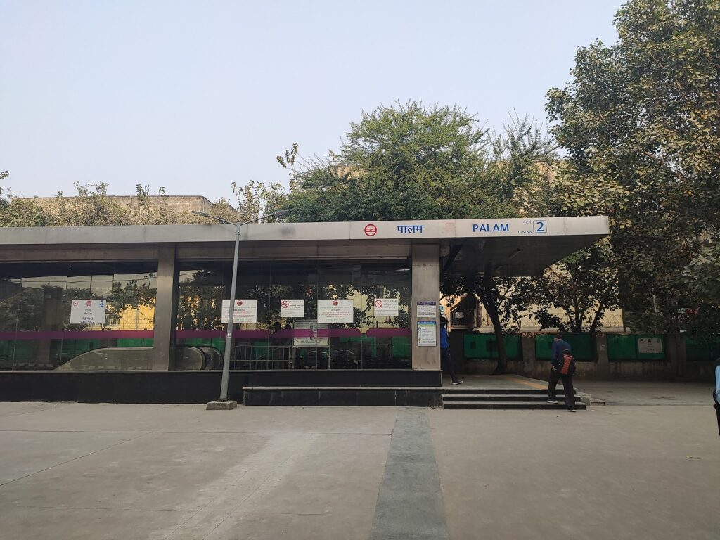 palam metro station gate no 1