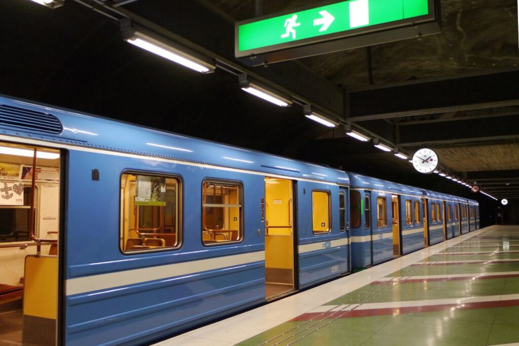 rajiv chowk metro station gate no 5