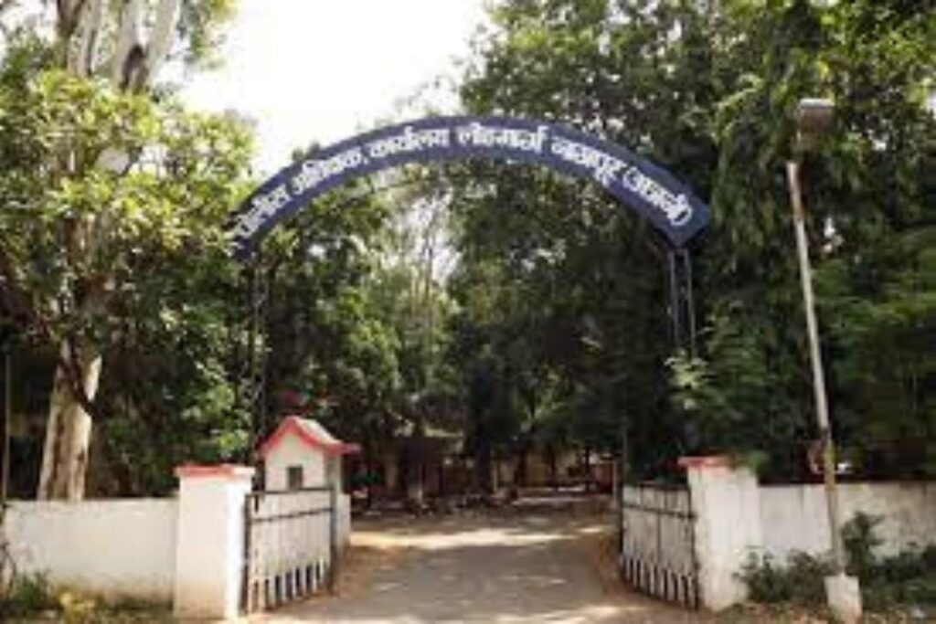 How to reach Lohmarg Police Mukhyalay kavayat Maidan Pantnagar Ghatkopar East Mumbai 400075 lohmarg police mukhyalay kavayat maidan pantnagar ghatkopar east mumbai 400075