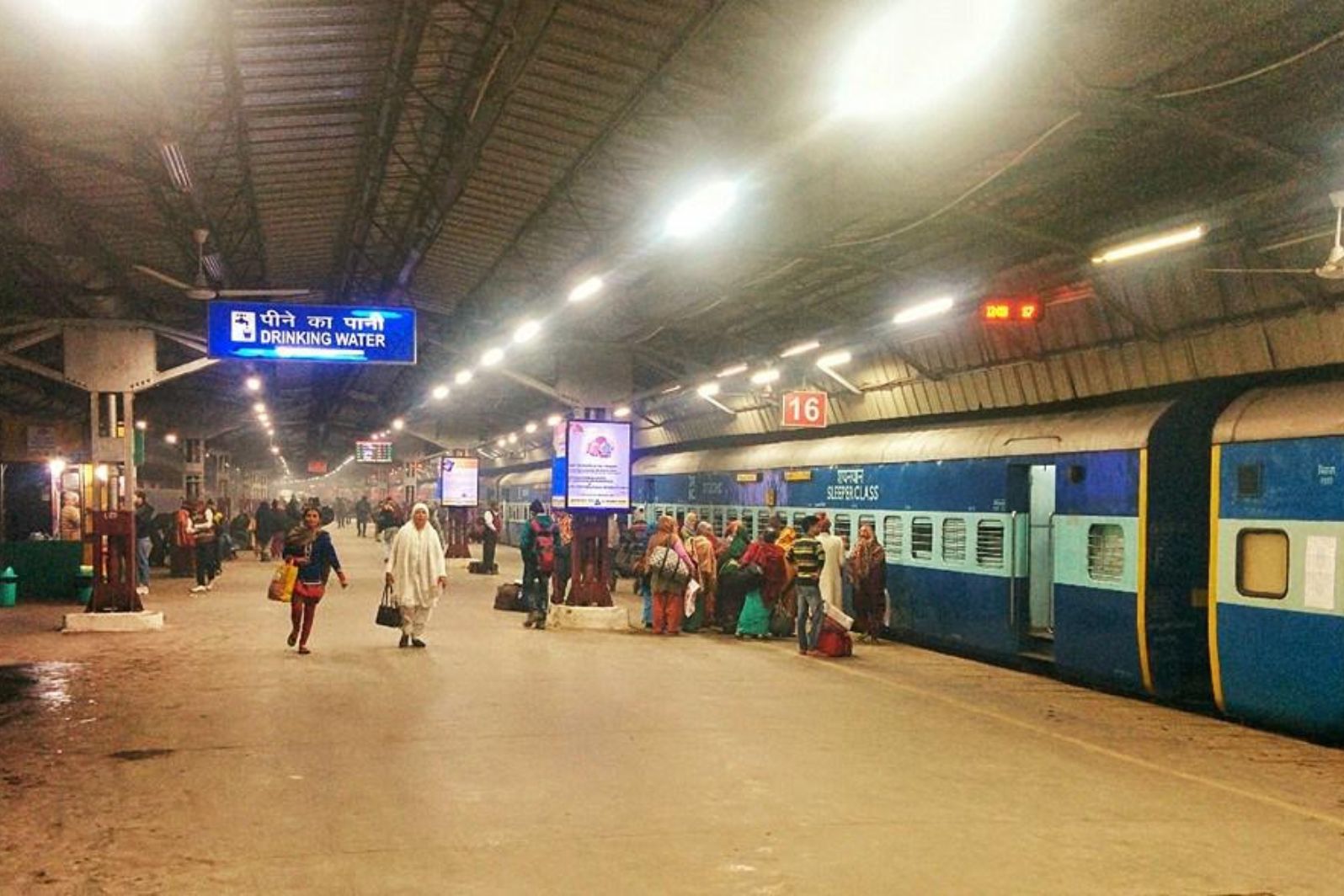 new delhi railway station platform 16
